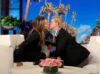 Se Jennifer Aniston Gi Ellen DeGeneres et kyss på hennes “myke lepper”