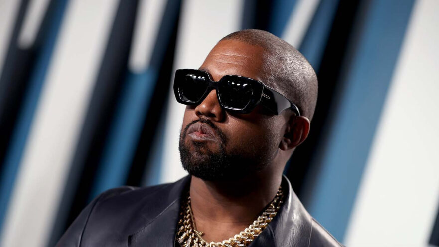 Kanye West poster alle Universal Music-kontraktene sine